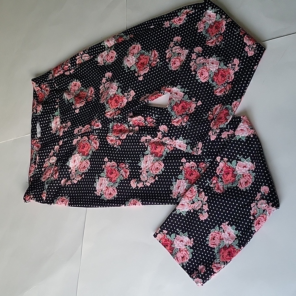 VAN HEUSEN ankle cropped pants, Polka dot, Floral,  Capri pants, Size 4 Spandex